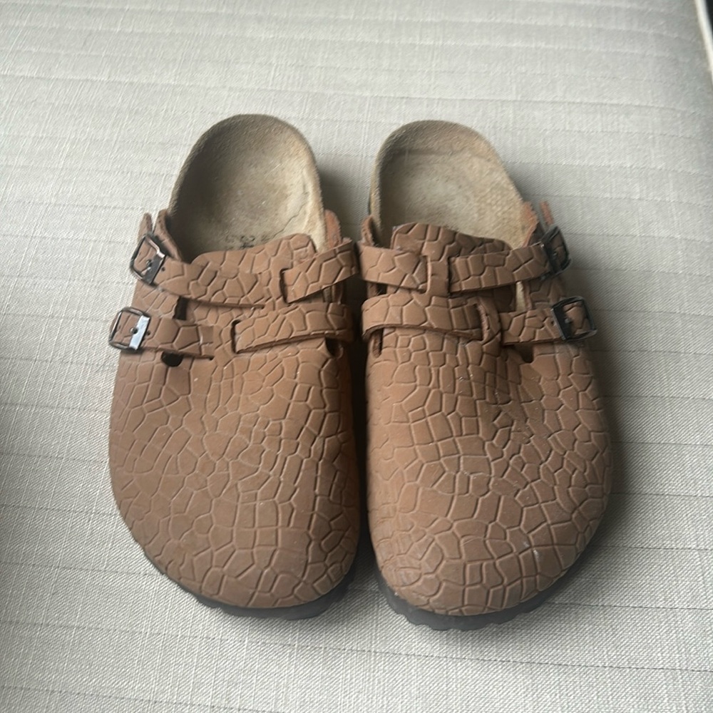 Birki’s tan clog. Size 38